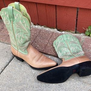 Ariat women boots like new